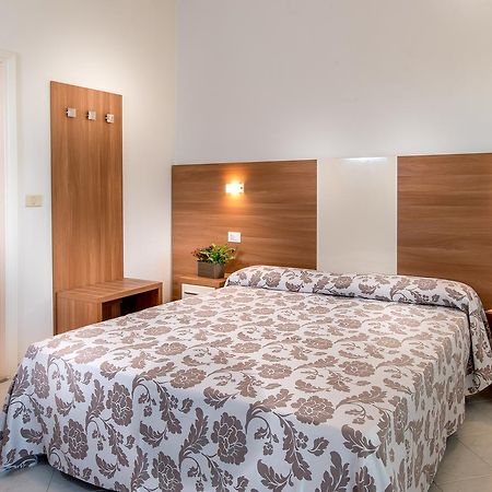 Hotel Vallechiara Лидо ди Савио Екстериор снимка
