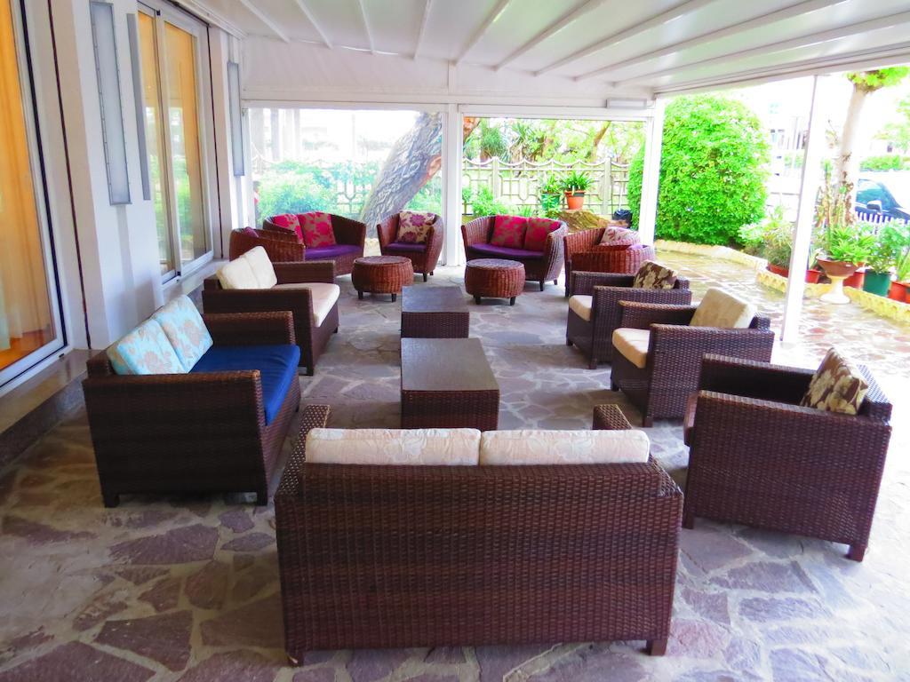 Hotel Vallechiara Лидо ди Савио Екстериор снимка