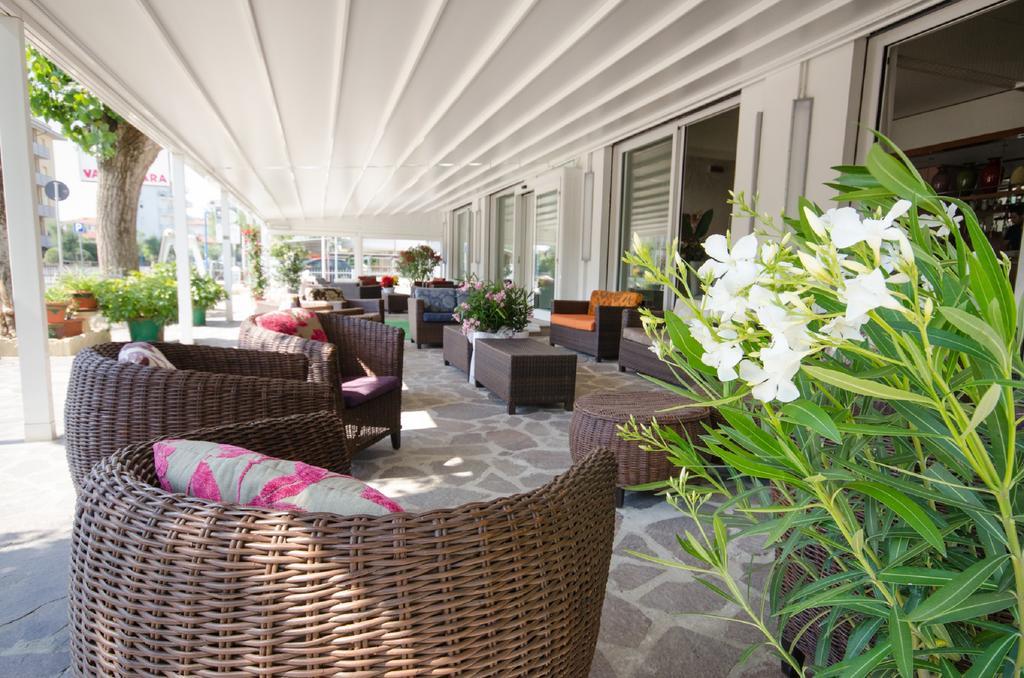 Hotel Vallechiara Лидо ди Савио Екстериор снимка