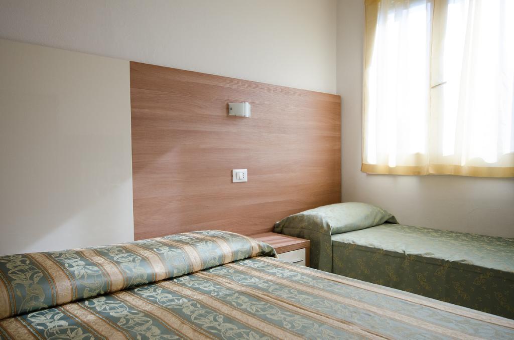 Hotel Vallechiara Лидо ди Савио Екстериор снимка