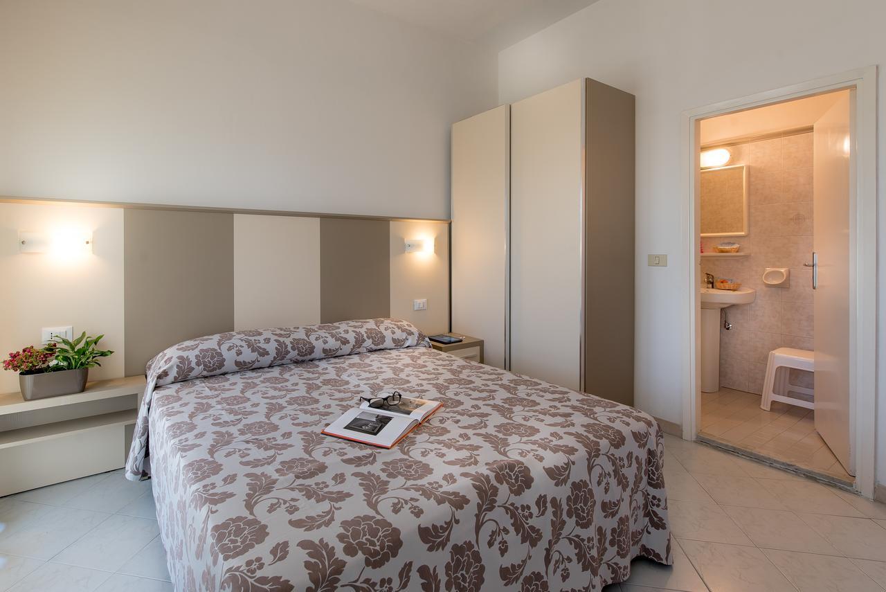 Hotel Vallechiara Лидо ди Савио Екстериор снимка