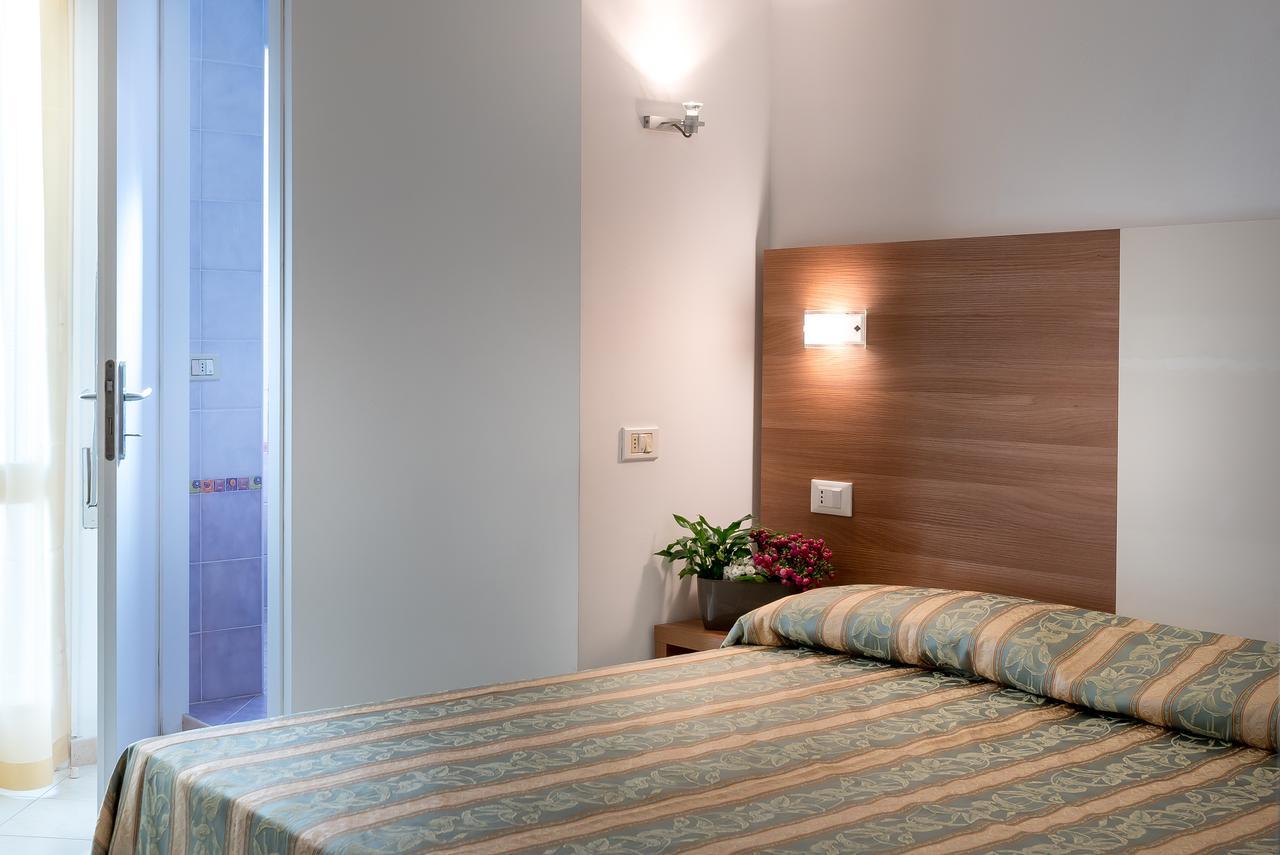 Hotel Vallechiara Лидо ди Савио Екстериор снимка