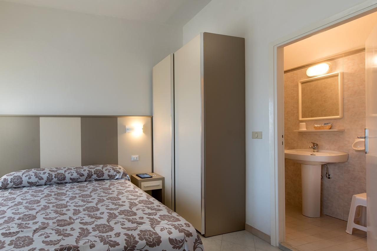 Hotel Vallechiara Лидо ди Савио Екстериор снимка