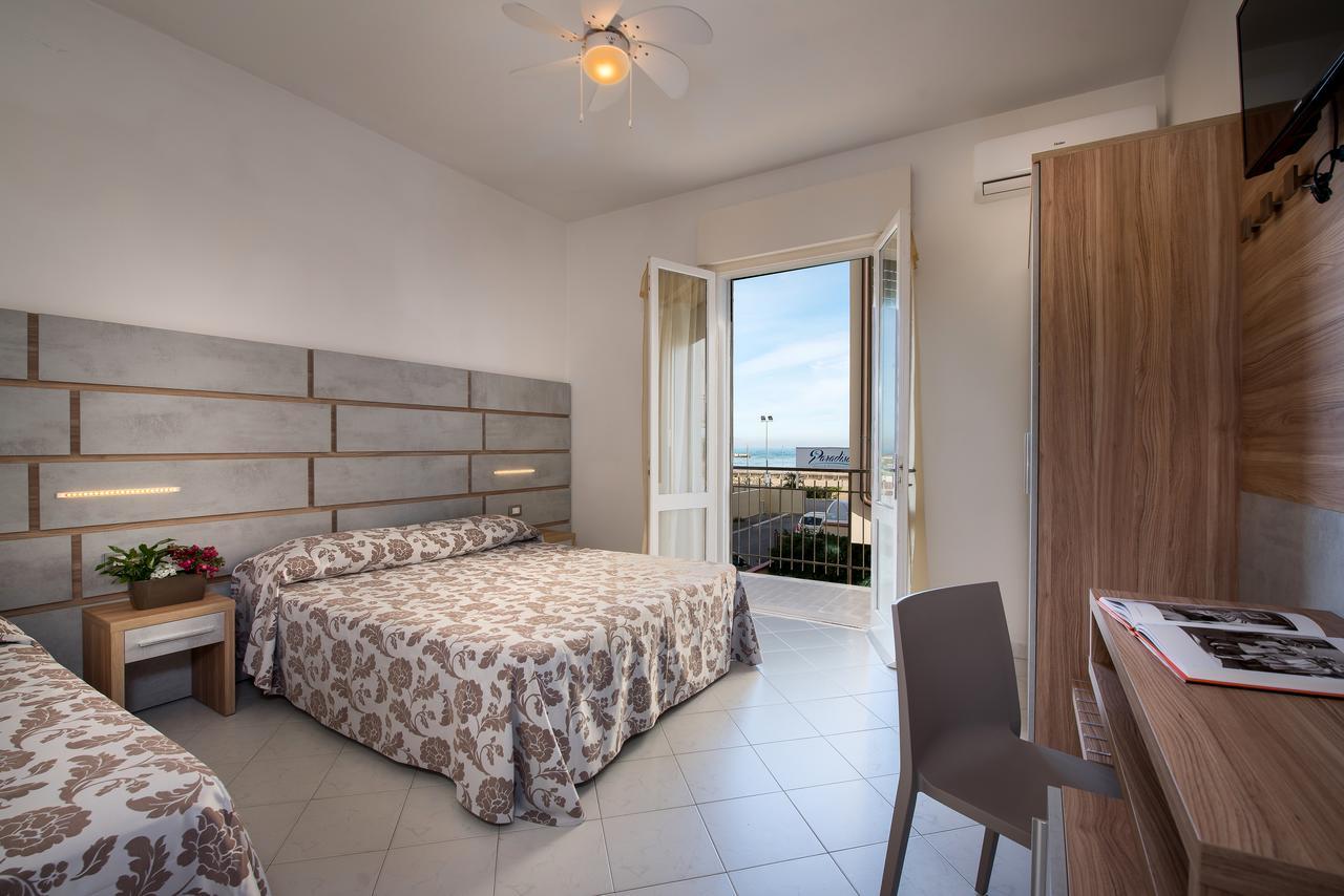 Hotel Vallechiara Лидо ди Савио Екстериор снимка