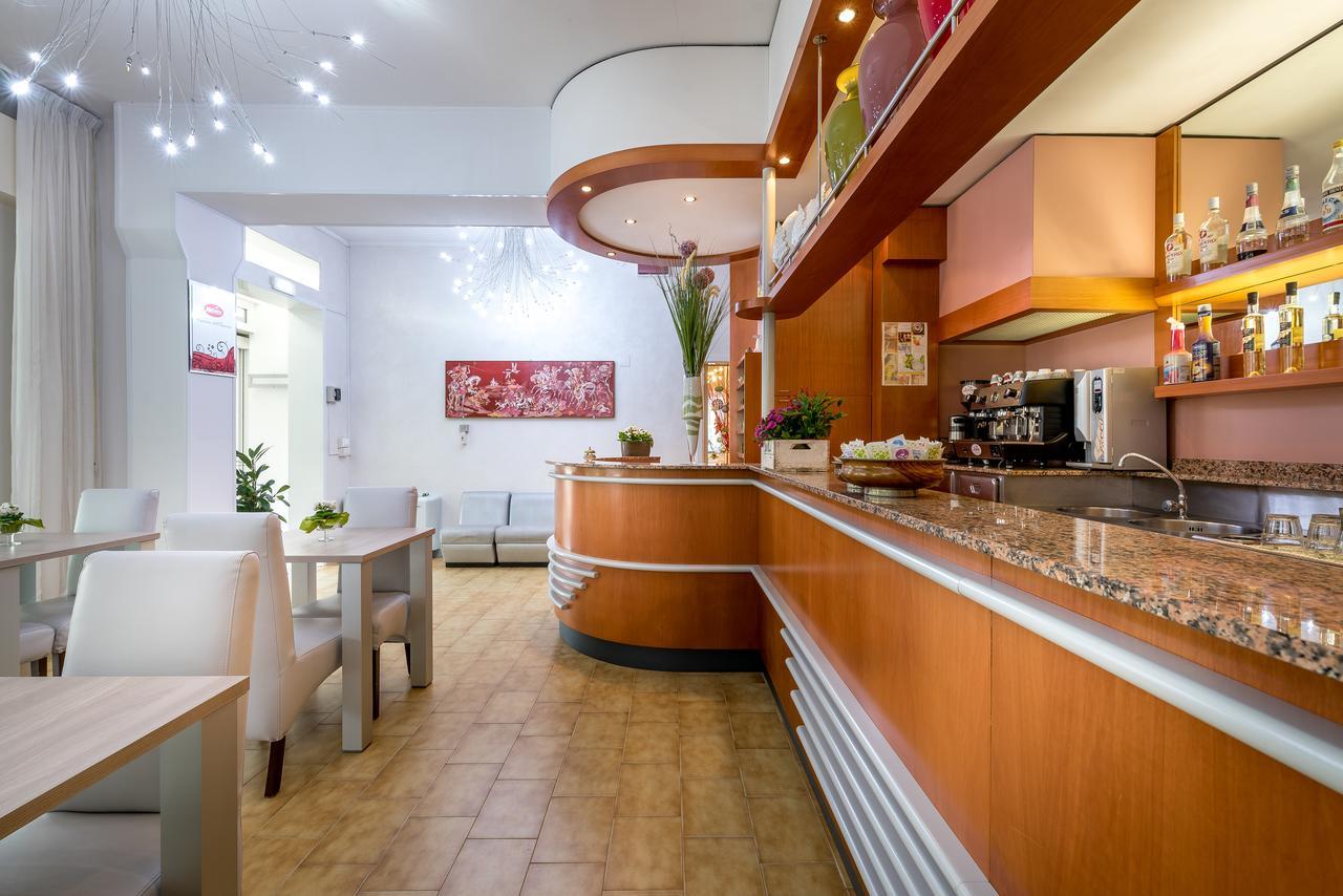 Hotel Vallechiara Лидо ди Савио Екстериор снимка