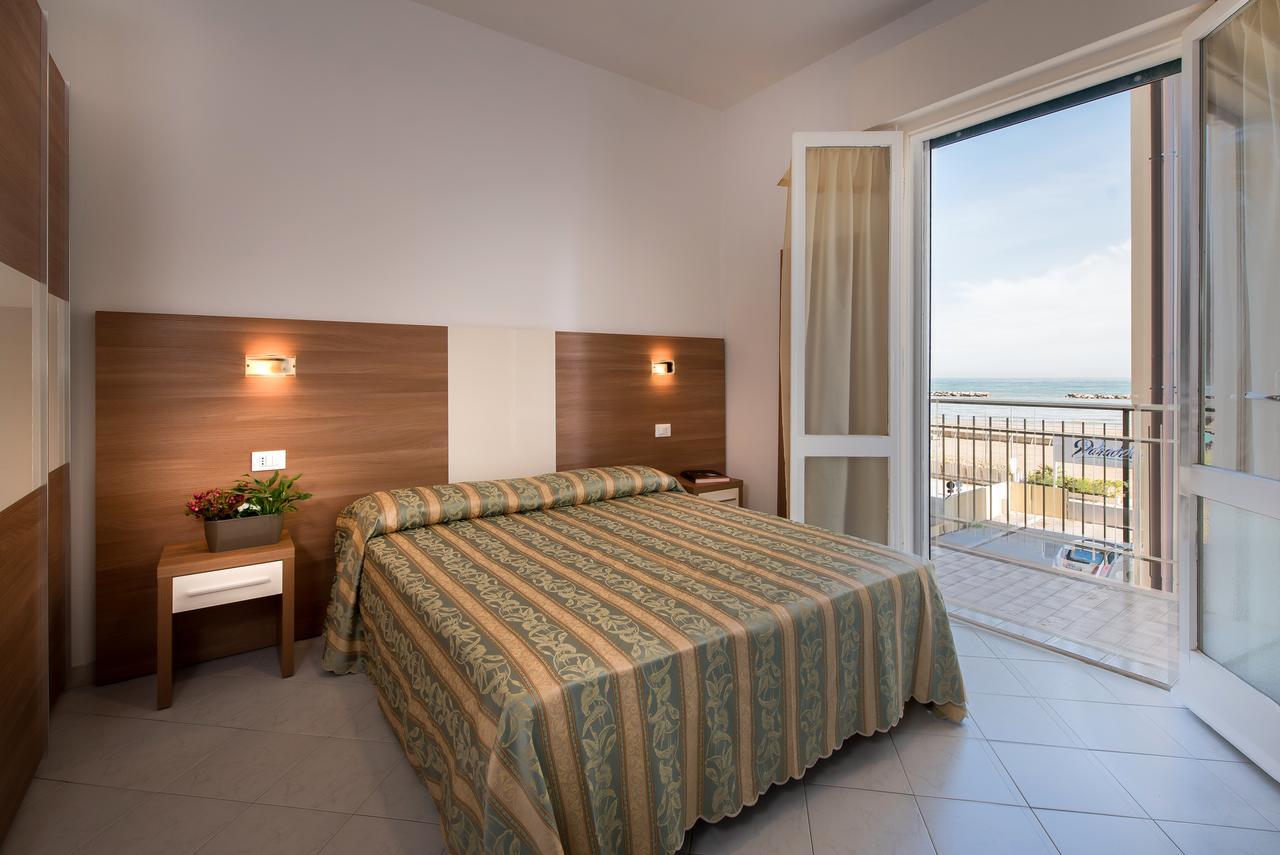 Hotel Vallechiara Лидо ди Савио Екстериор снимка