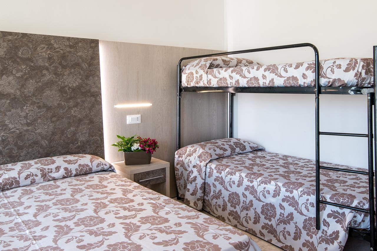 Hotel Vallechiara Лидо ди Савио Екстериор снимка