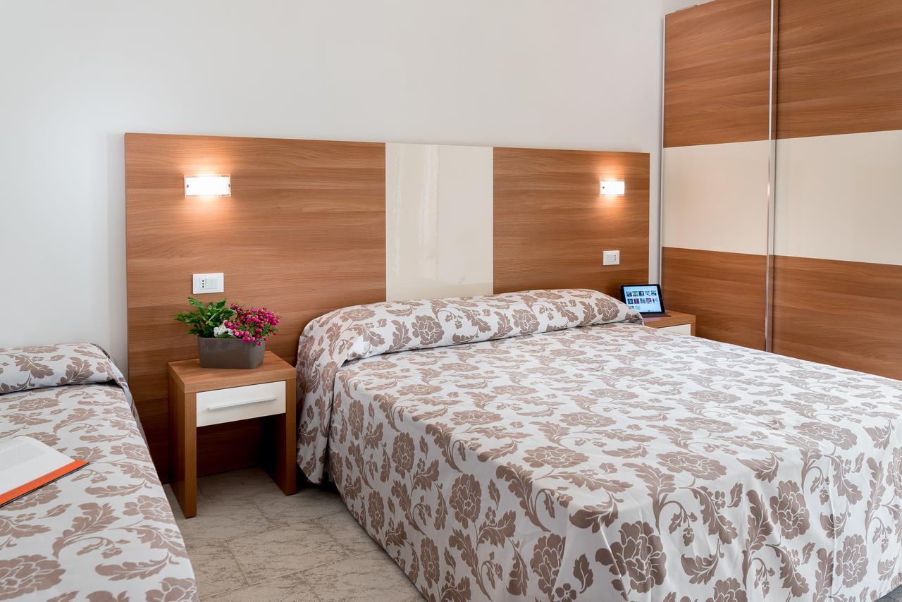 Hotel Vallechiara Лидо ди Савио Екстериор снимка