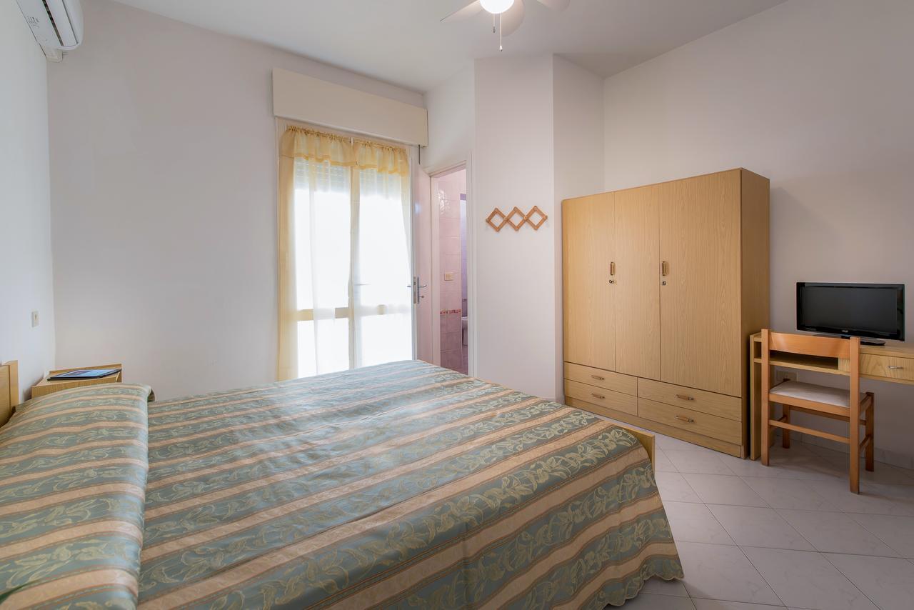 Hotel Vallechiara Лидо ди Савио Екстериор снимка