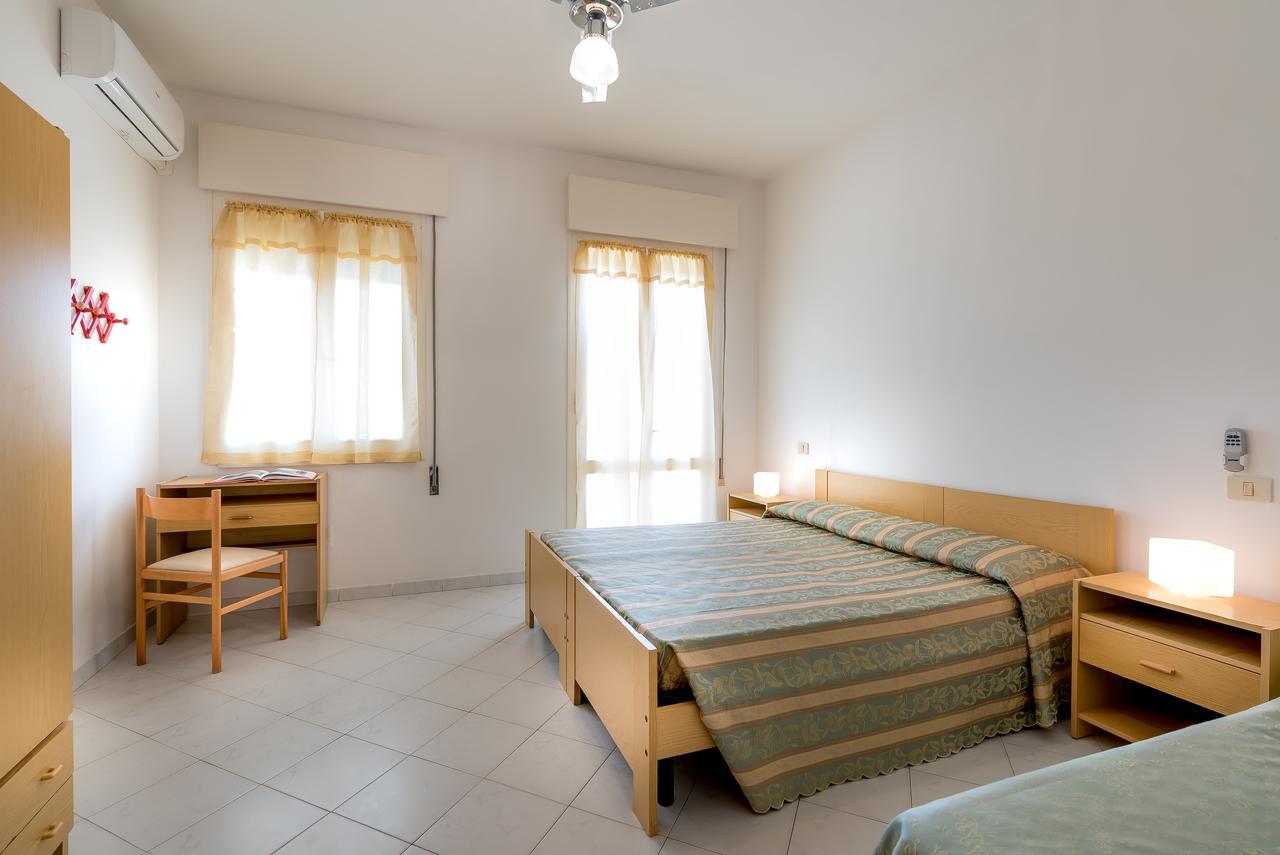 Hotel Vallechiara Лидо ди Савио Екстериор снимка