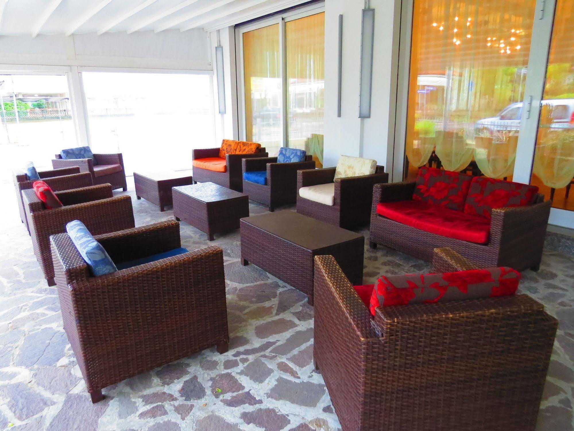 Hotel Vallechiara Лидо ди Савио Екстериор снимка